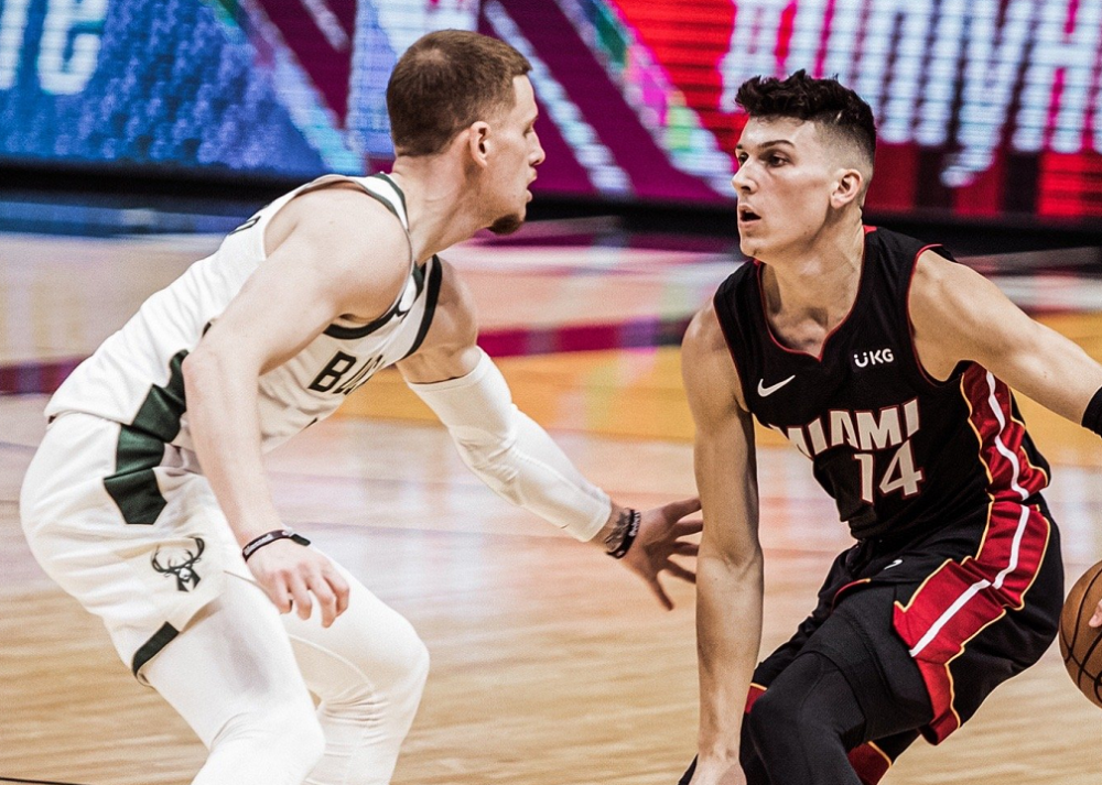 包含德国鏖战西班牙，阿奎罗打破历史纪录的词条