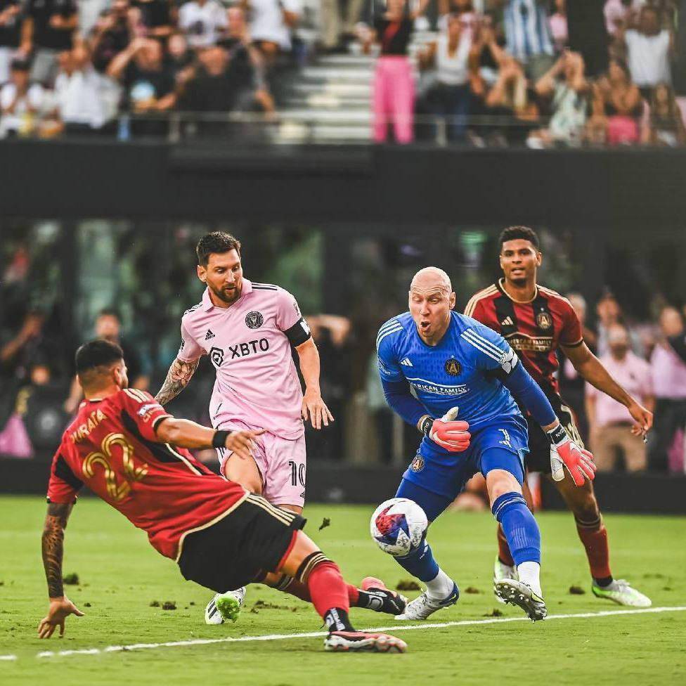 包含中国羽毛球队鏖战法国羽毛球队，辛杜打破历史纪录的词条