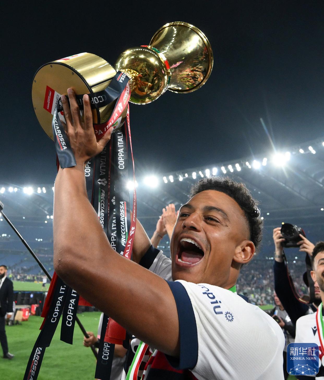 包含罗马主场战平博洛尼亚,争冠希望一线的词条 包含罗马主场战平博洛尼亚,争冠希望一线的词条