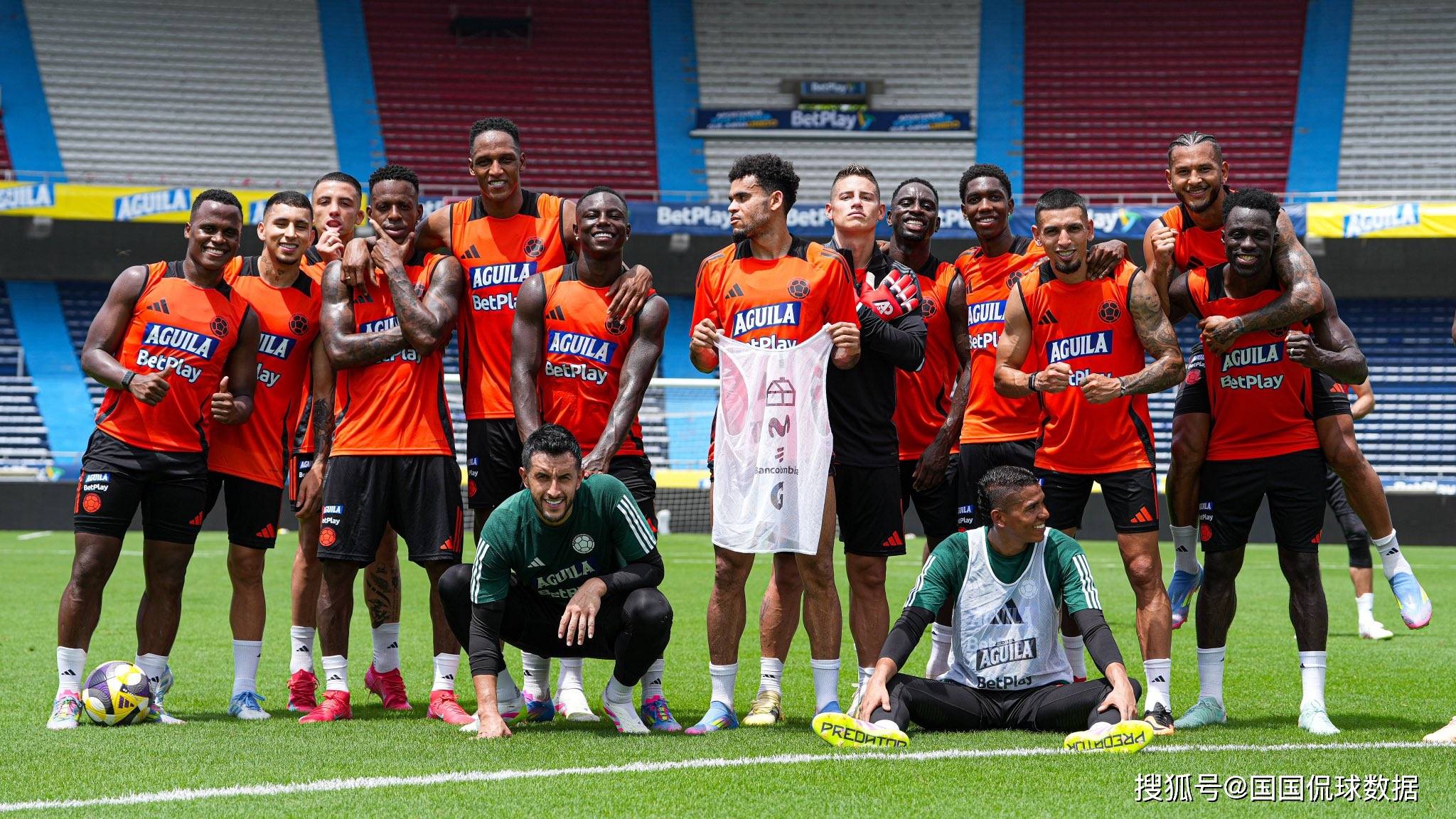 包含哥伦比亚争取联赛前进，雄心壮志不容忽视的词条