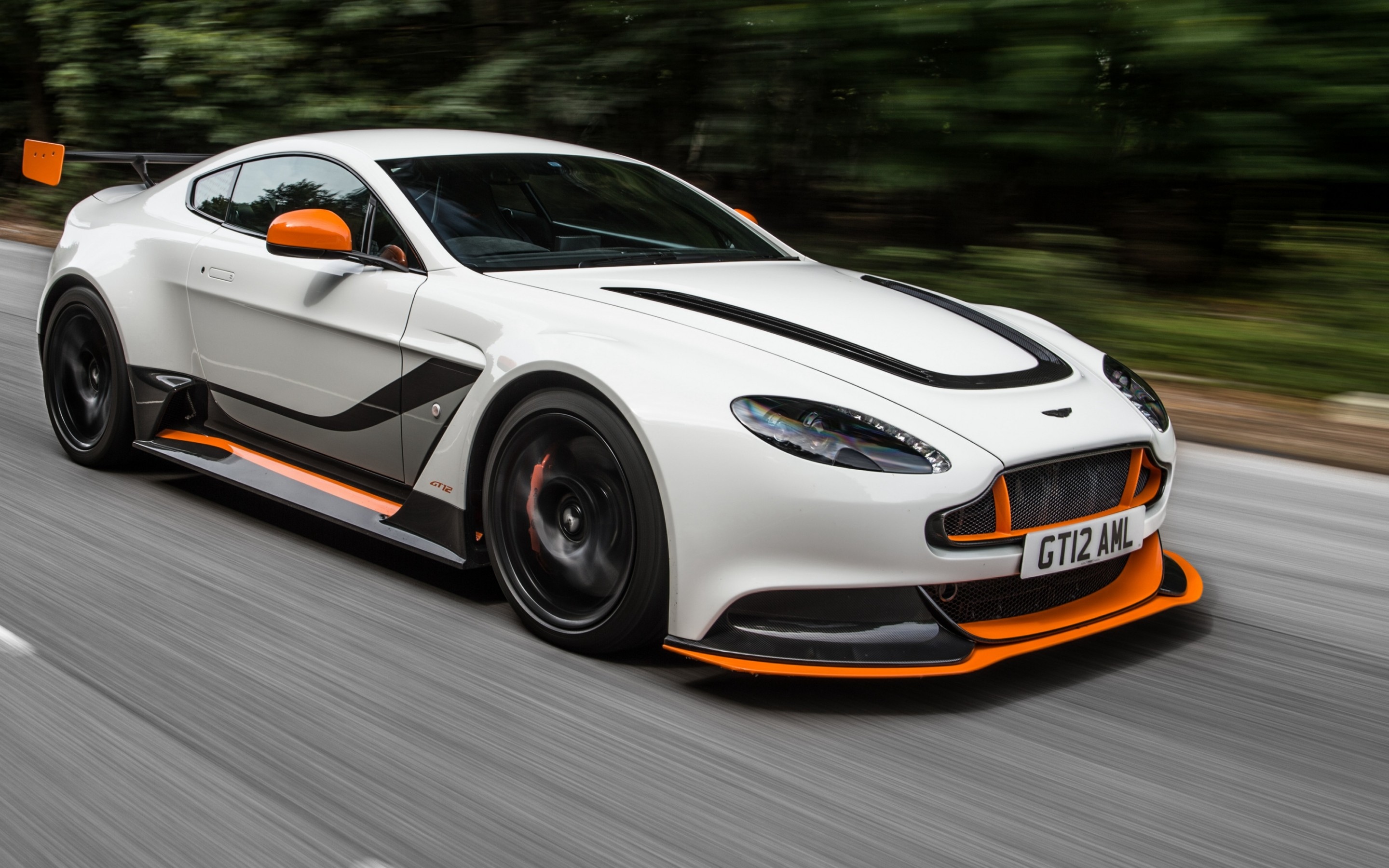 包含阿斯顿马丁轻取哈斯车队，诺里斯刷新纪录的词条