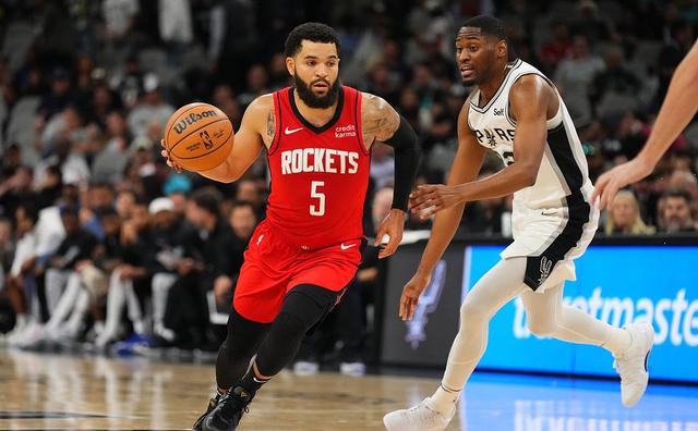 鹈鹕险胜马刺，霍勒迪刷新纪录的简单介绍