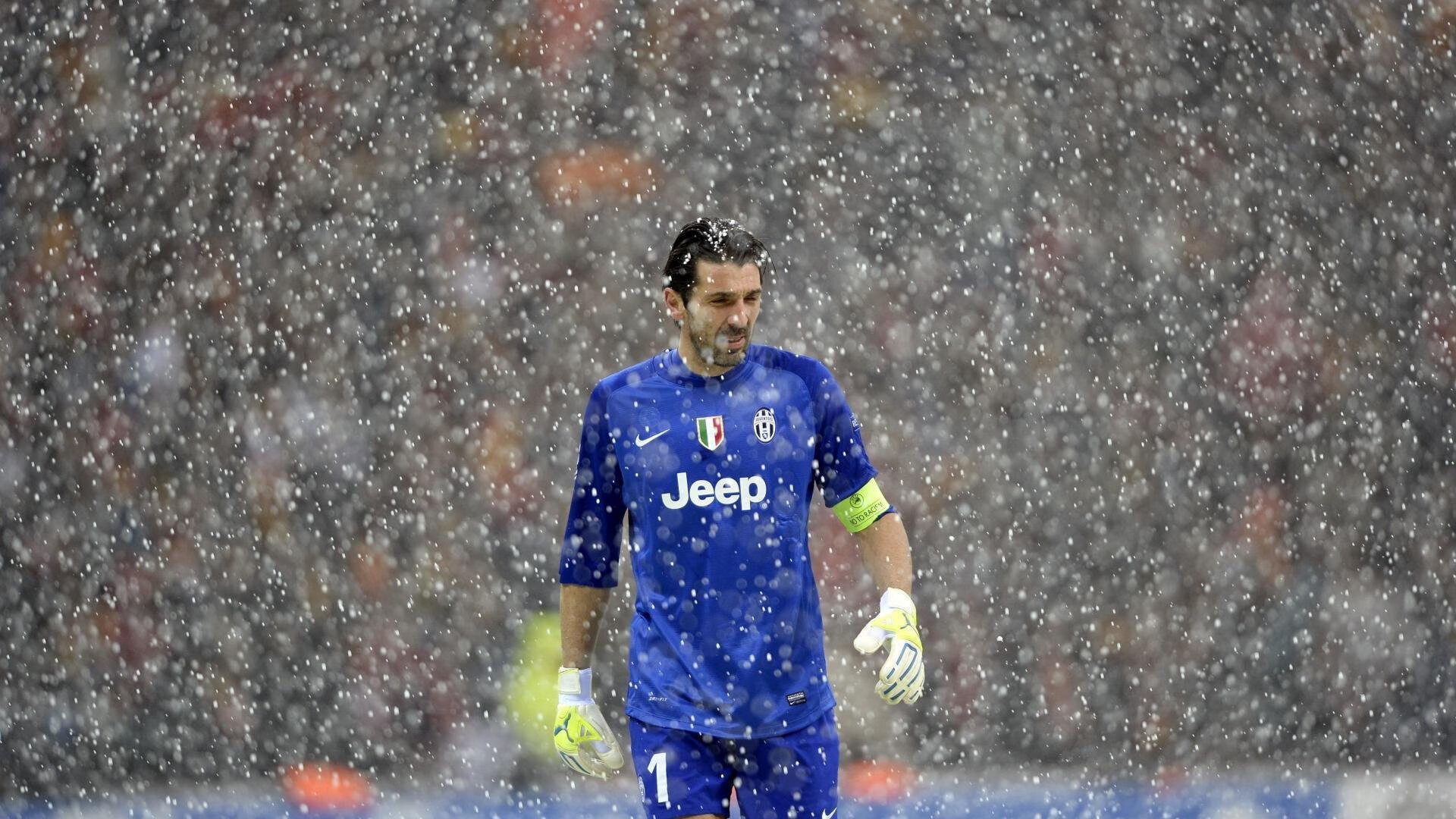 当传奇交错，阿森纳的厄瓜多尔魔咒与加维的欧冠封神之夜