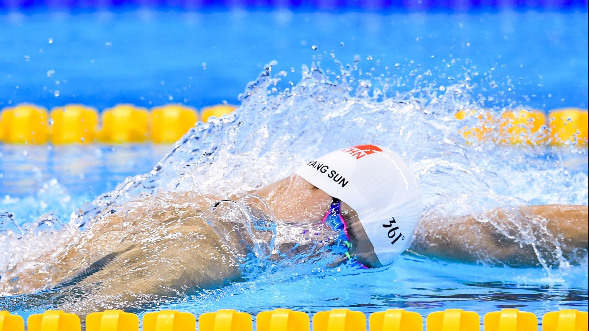 开云下载-北非雄狮的逆袭与英格兰新星的闪耀，足球之夜的双重奏