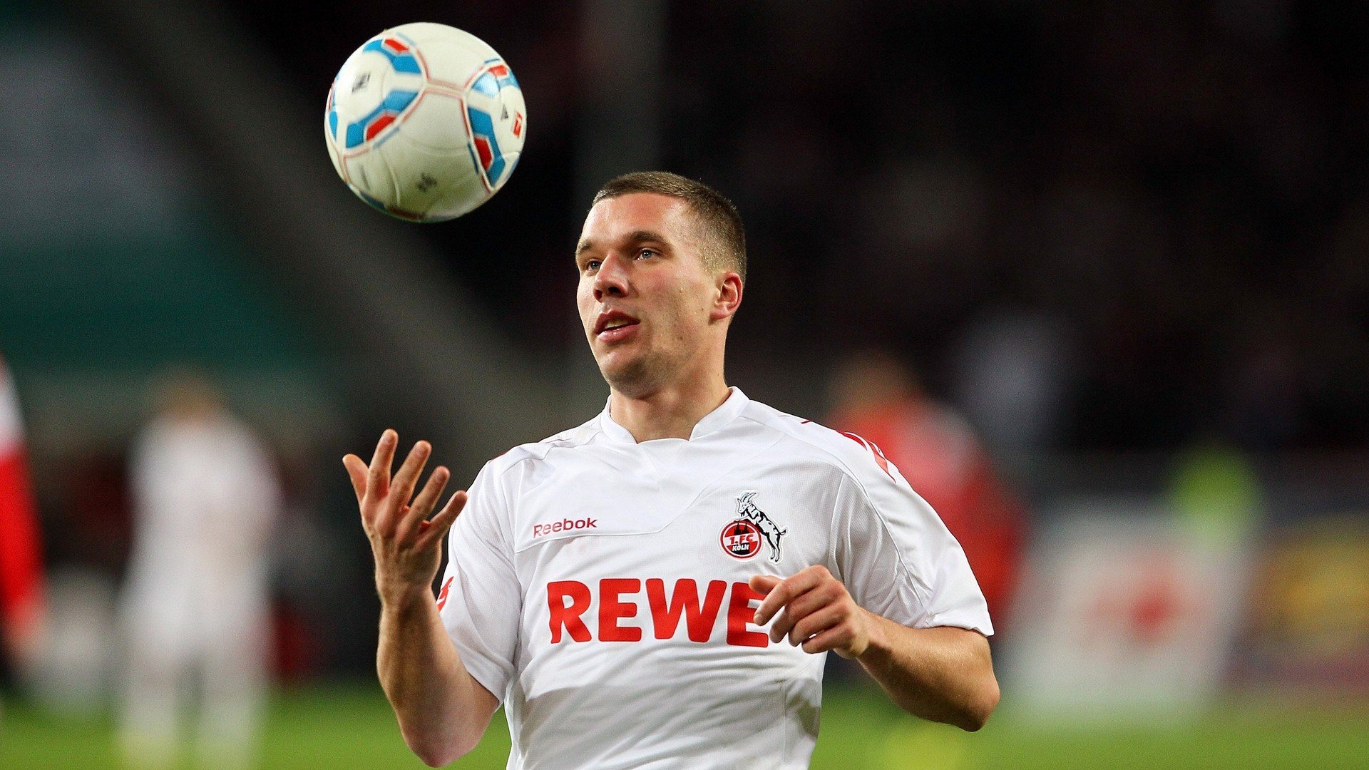 绿茵场与乒乓台的双重奏，德国队鏖战日本队，马龙状态火热书写传奇